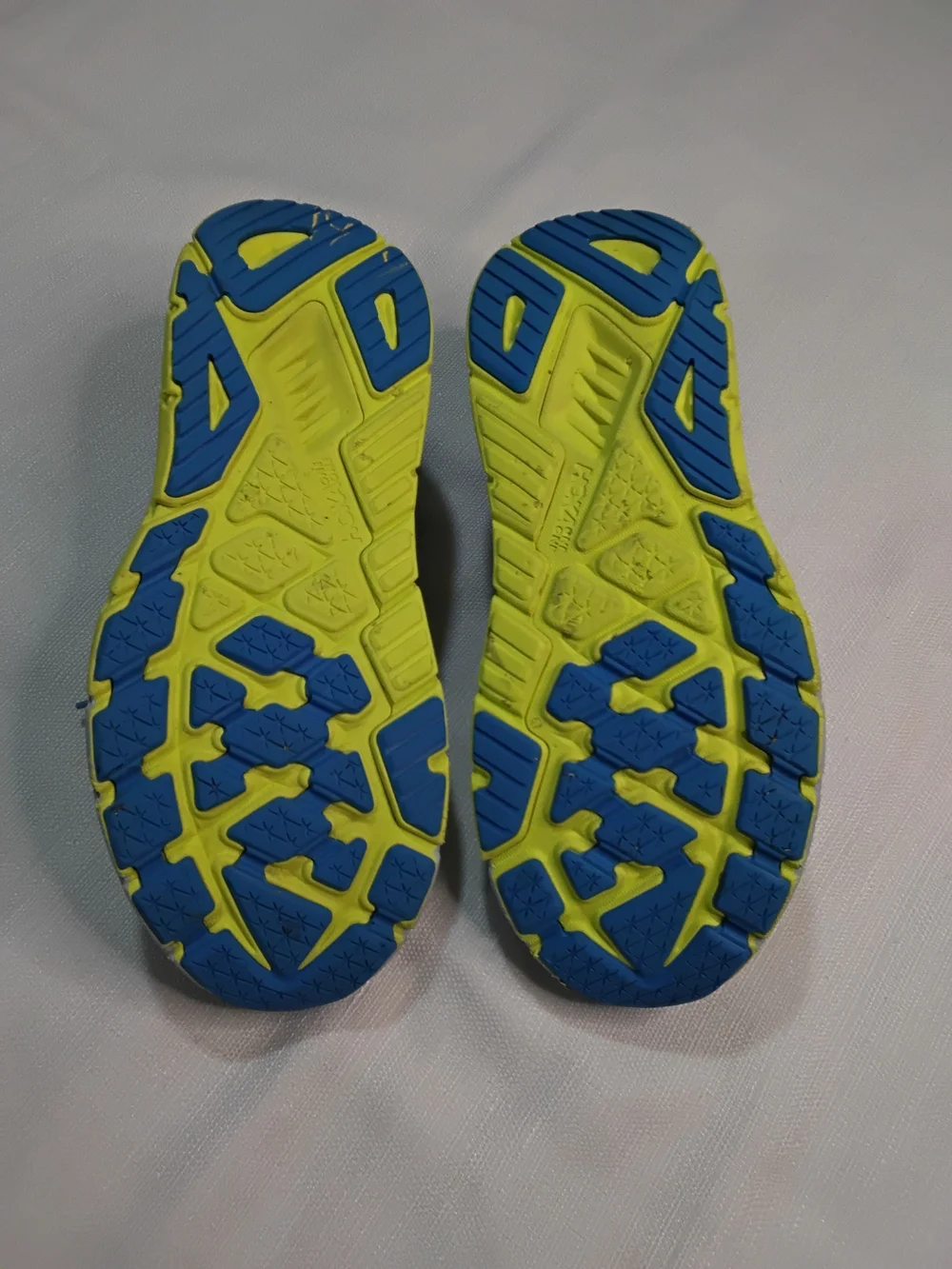 HOKA Arahi 6 Men’s Running Shoes — White & Blue Sz 12 2E.